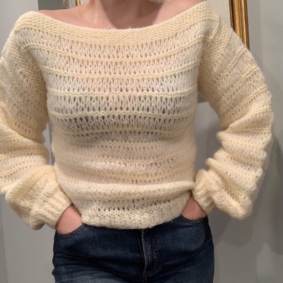 Sweaters - ⭐️Yellow Sweater⭐️